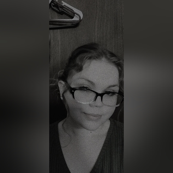 Meet your Posher, Kaitlyn - Picture 1 of 10